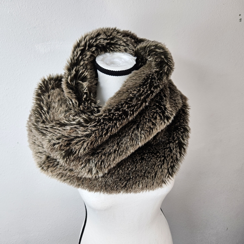 Ann Taylor Faux Fur Infinity Scarf Fall Winter